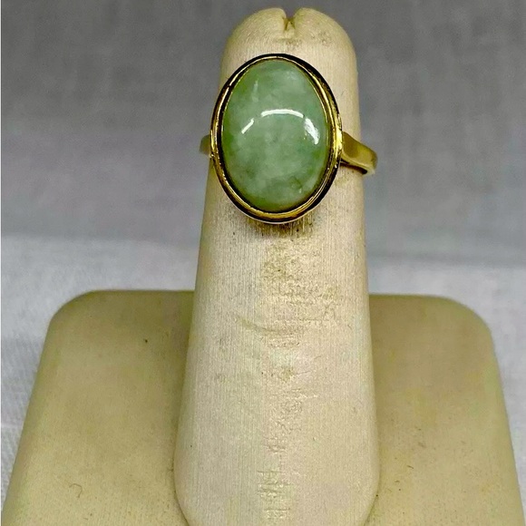 VINTAGE Jade 14K Solid Gold Oval Cabochon Ring Size 5 - Picture 1 of 12